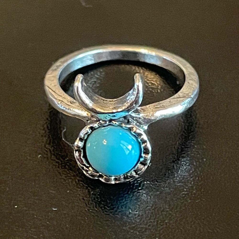 Turquoise stone moon ring size 4